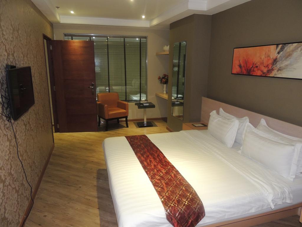 Dela Chambre Hotel Manille Extérieur photo