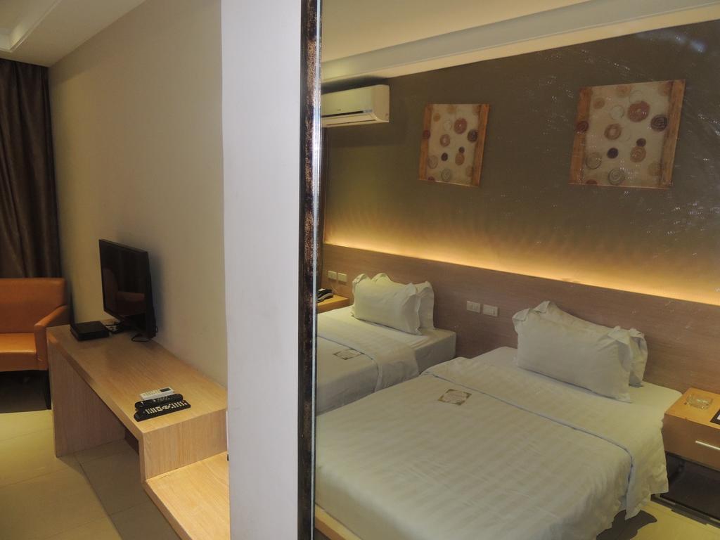 Dela Chambre Hotel Manille Extérieur photo